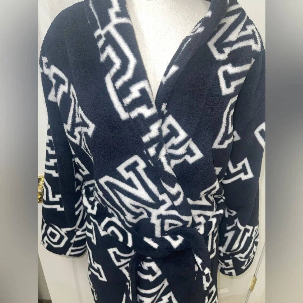 PINK Victoria’s Secret Robe - Picture 4 of 5